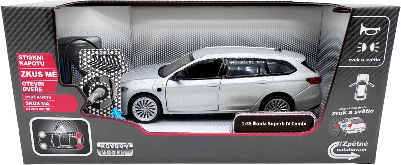 Škoda Superb IV Combi Stříbrně šedá + nabíjecí stanice 1:35