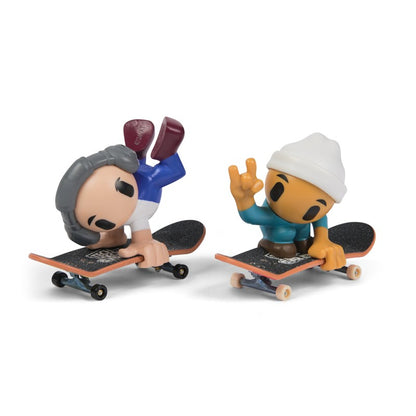 Tech Deck sk8 crew fingerboard s figurkou dvojbalení bílá čepice a šedá sluchátka