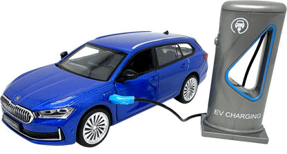 Škoda Superb IV Combi modré + nabíjecí stanice 1:35