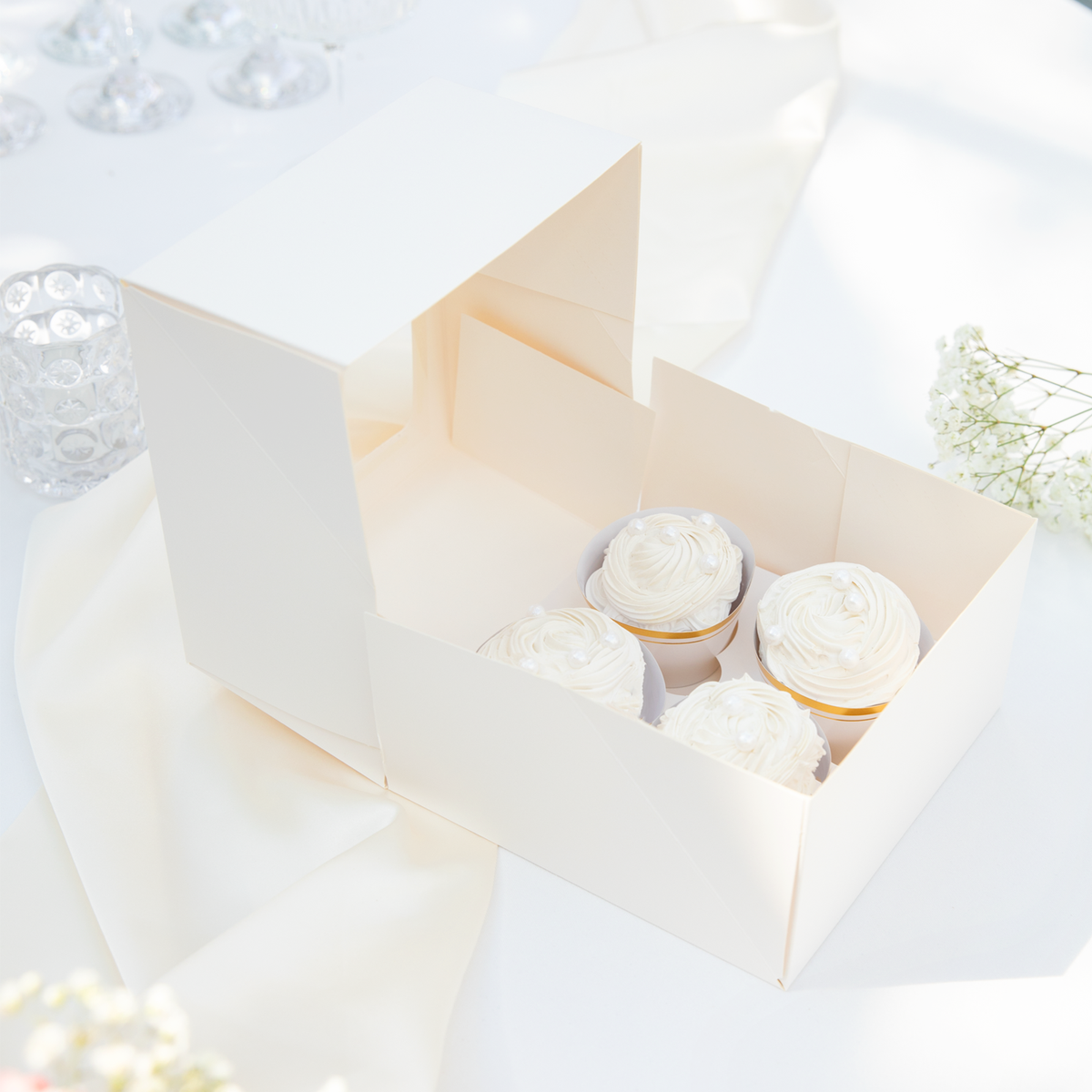 Krabička na cupcaky s průhledným okénkem 4 ks