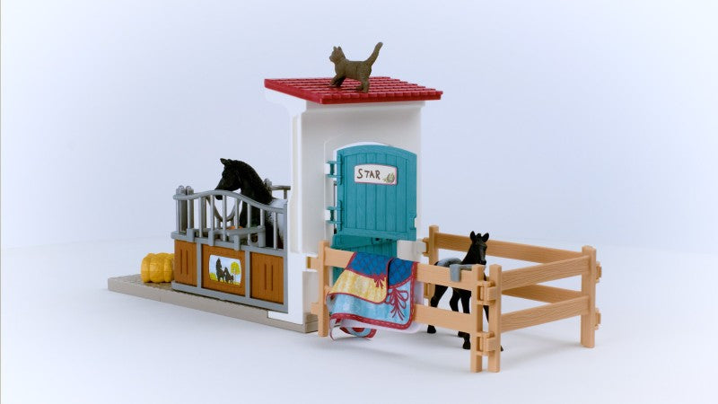 schleich® Horse Club 42611 Box pro koně s klisnou a hříbětem