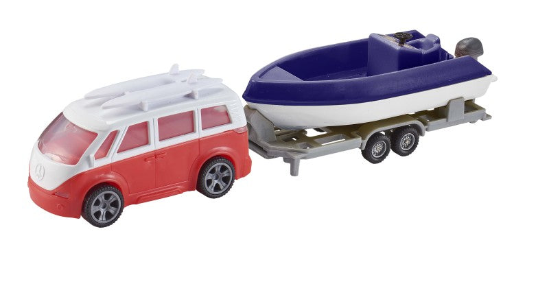Teamsterz karavan s přívěsem a lodí modré auto a fialový člun