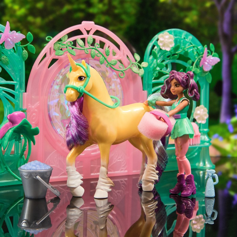 Unicorn Academy malá stáj s jednorožcem měnícím barvy