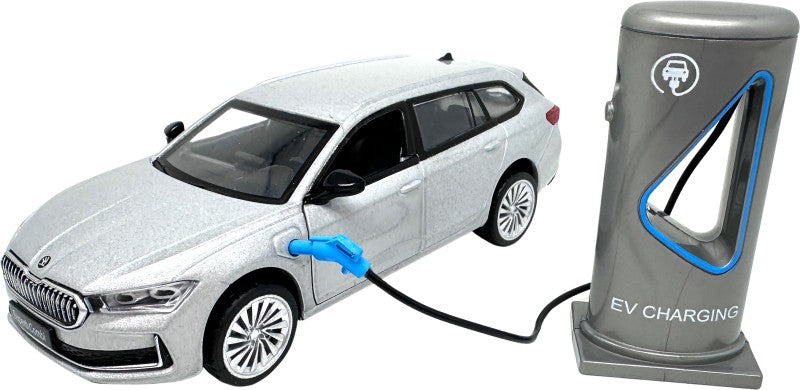 Škoda Superb IV Combi Stříbrně šedá + nabíjecí stanice 1:35
