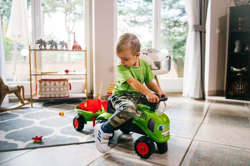 Odstrkovadlo traktor Claas zelené s volantem a valníkem