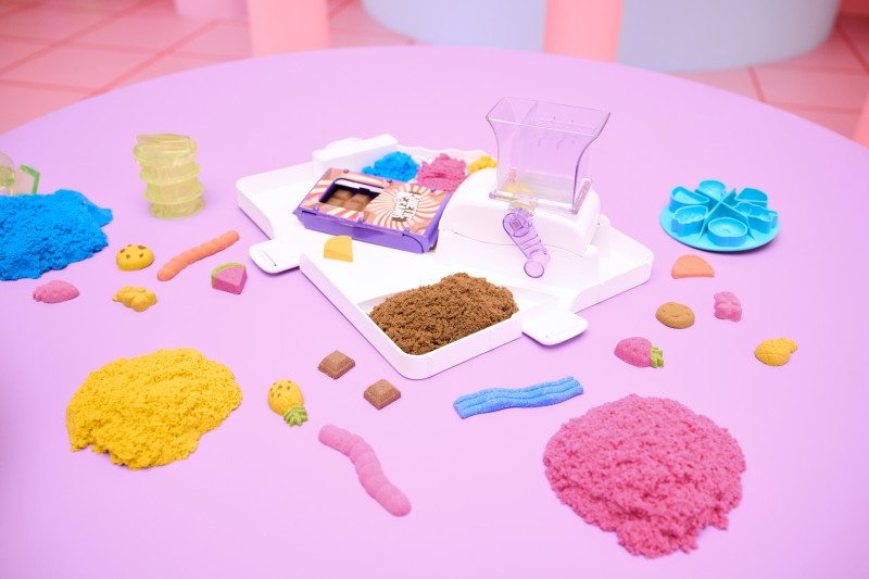 Kinetic Sand výroba sladkostí