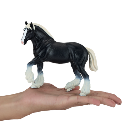 Kůň Clydesdale černý figurka