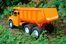 Tatra 148 oranžová