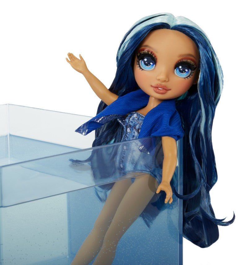Rainbow High Fashion panenka v plavkách - Skyler Bradshaw