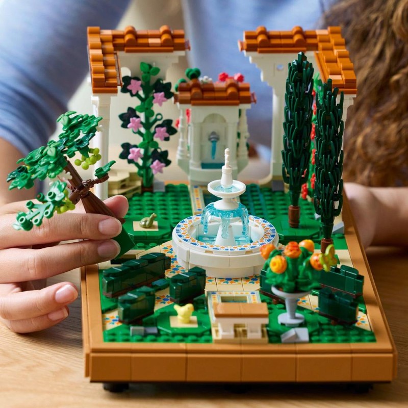 LEGO® Icons 10359 Zahrada s fontánou