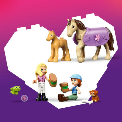 LEGO® 42695 Friends Přívěs s koněm a hříbětem