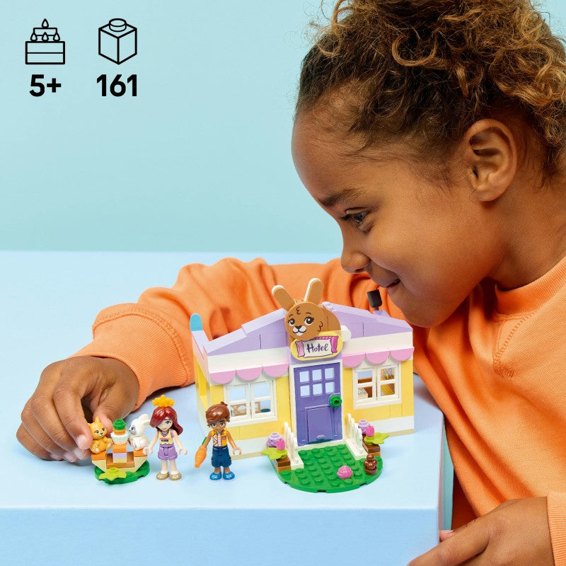 LEGO® 42679 Friends Hotel pro králíčky v městečku Heartlake