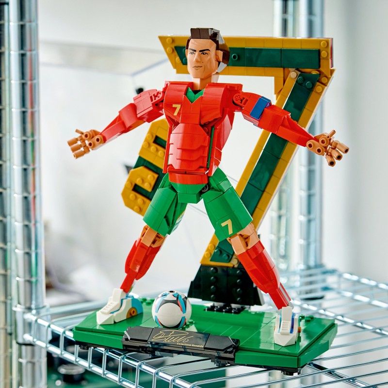LEGO® Editions 43016 Cristiano Ronaldo - Fotbalová legenda