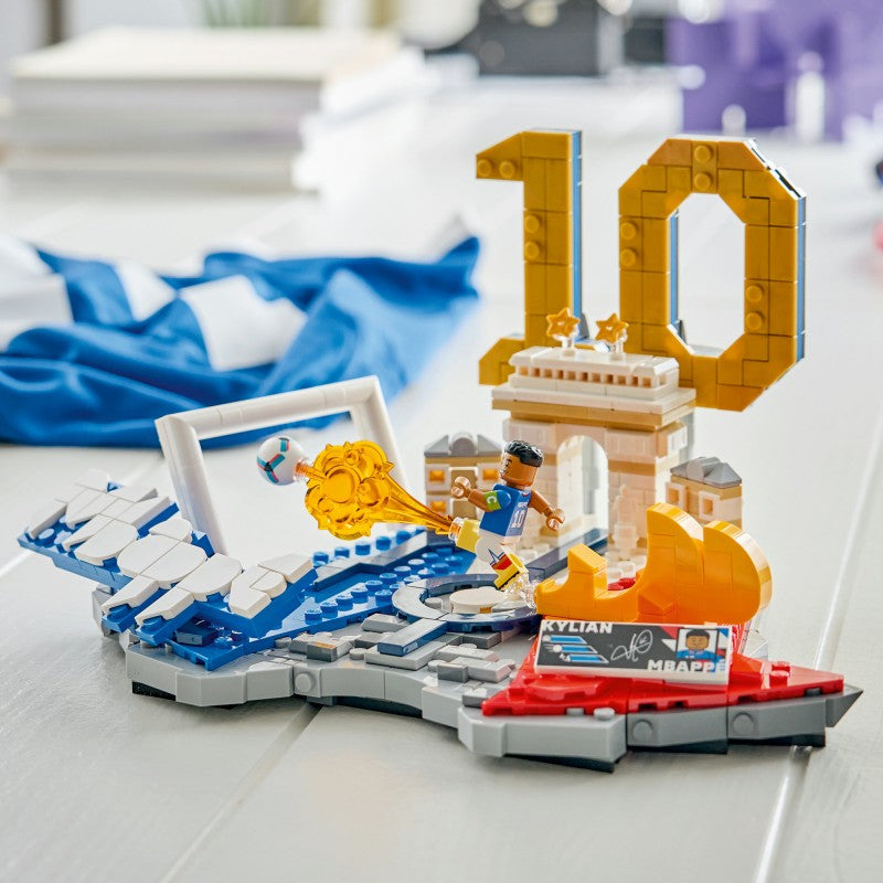 LEGO® Editions 43013 Kylian Mbappé - Hvězdné momenty fotbalu
