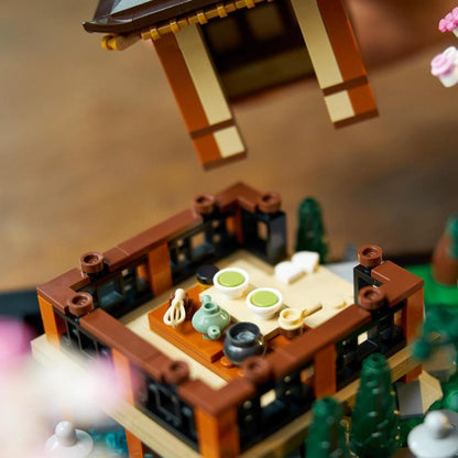 LEGO® Icons 10315 Tichá zahrada
