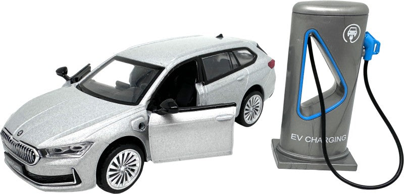 Škoda Superb IV Combi Stříbrně šedá + nabíjecí stanice 1:35