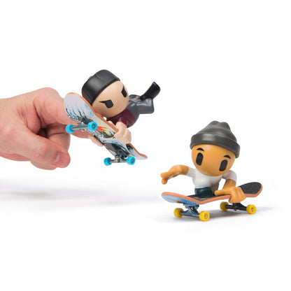 Tech Deck sk8 crew fingerboard s figurkou dvojbalení černá čepice a černá kšiltovka
