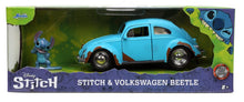 Lilo & Stitch auto 1959 VW Beetle 1:32 a figurka Stitch, DP6